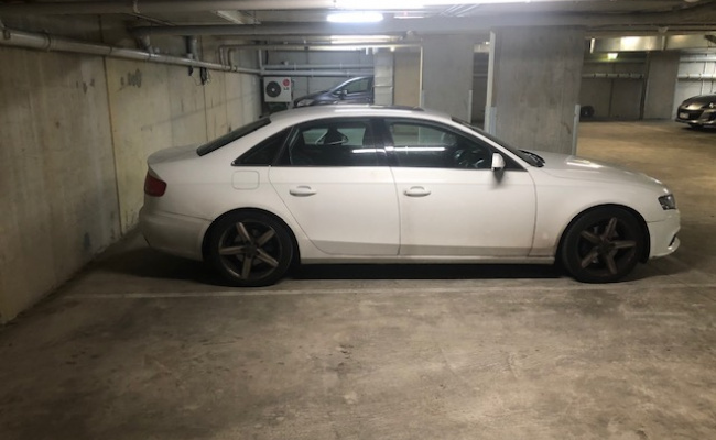 Car Space 3 mins walk to CBD and 1 min walk to Lygon Street