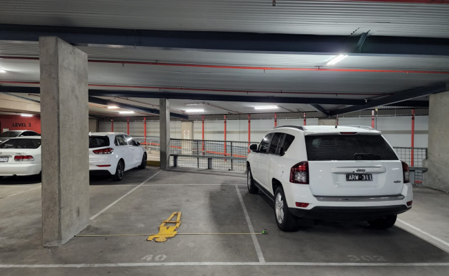 Indoor lot parking on Queensbridge Street in Southbank Indoor lot parking on Queensbridge Street in Southbank