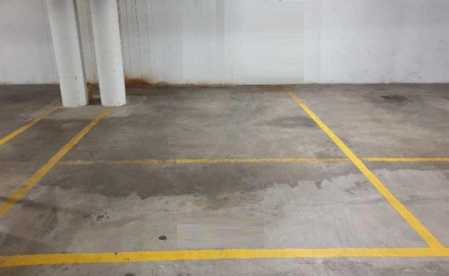 Great indoor secure 24/7 parking lot - Easy Access