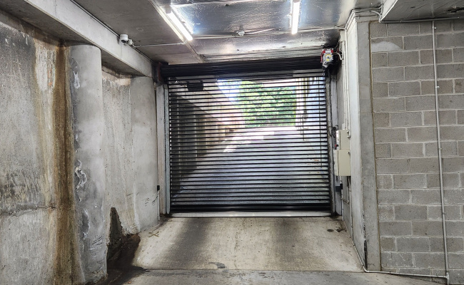Carlton - Secure Undercover Private Parking near the City