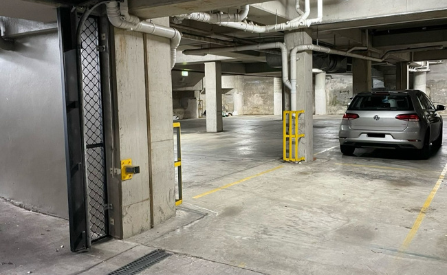 Secure car spot 3 minutes walking distance to Redfern train station, underground, with secure gate