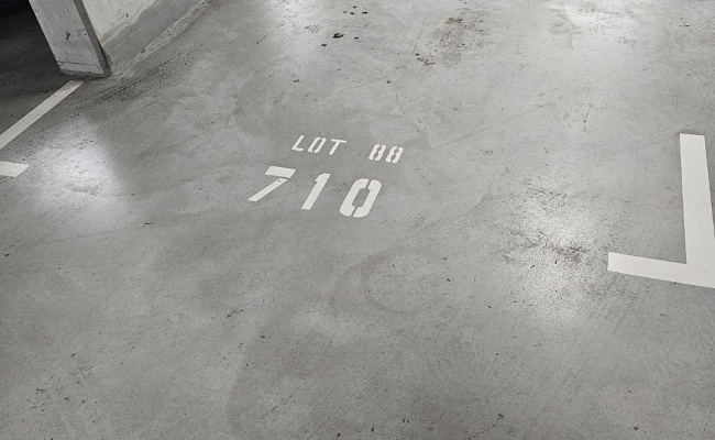 Secure Garage Parking, 1 min walk to Rhodes Train station and Rhodes Central