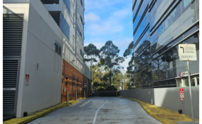 Secure Garage Parking, 1 min walk to Rhodes Train station and Rhodes Central