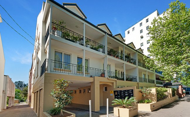 Secure Garage parking near offices and schools