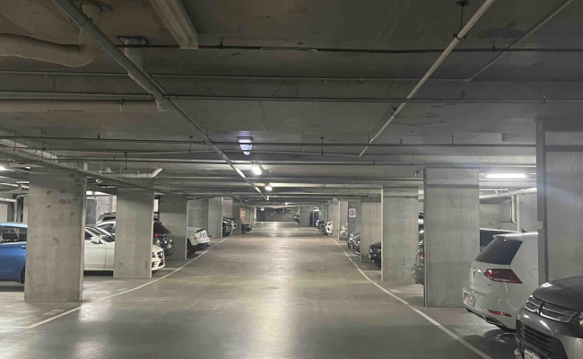 South Yarra - Great Secure Undercover Parking Near Big W and Train Station