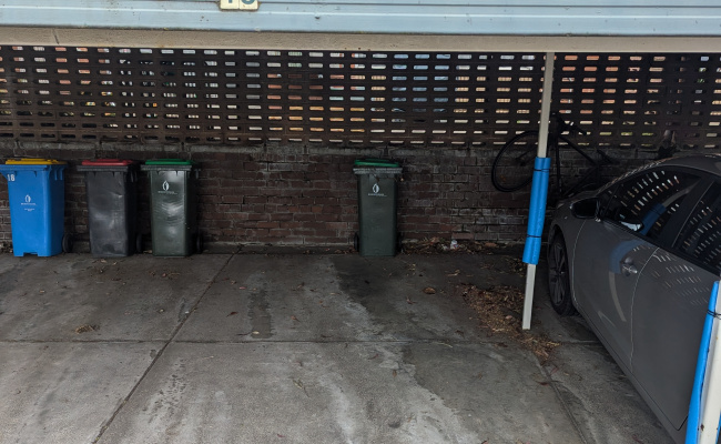 Great parking space 100m from Camberwell Junction