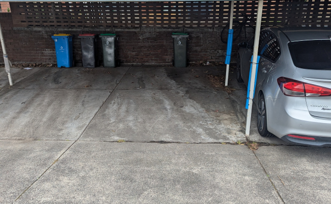 Great parking space 100m from Camberwell Junction