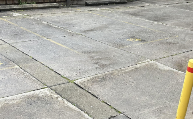 Park at right at the intersection of Riversdale road and Auburn Road, Hawthorn East