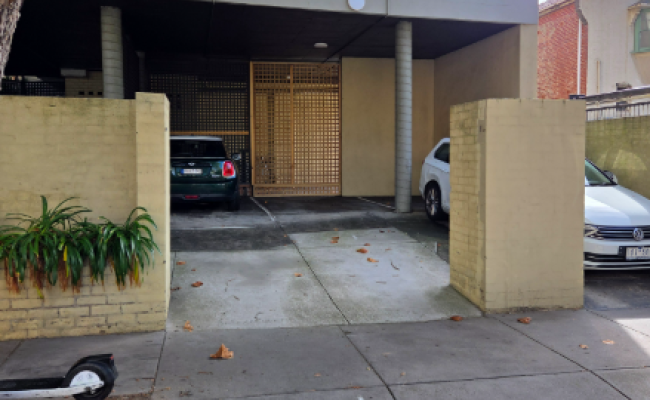 Easy parking in St kilda
