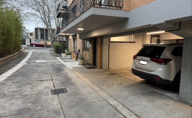 Great spacious undercover parking space South Yarra