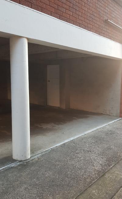 Great and undercover parking spot at Roscoe st