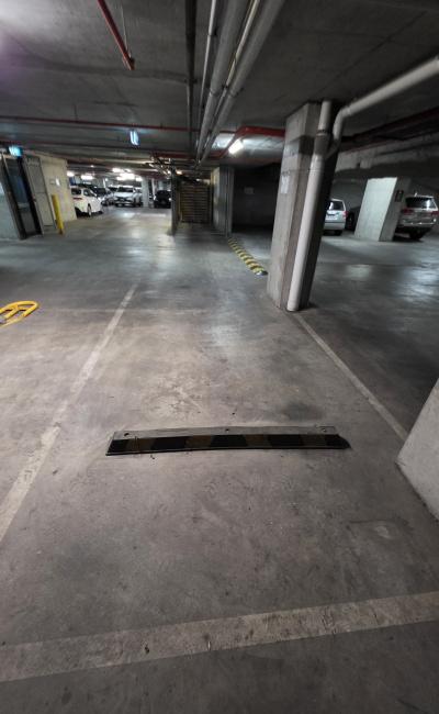 Parking Space in Melbourne CBD / walking distance to Southern cross station (2 mins)