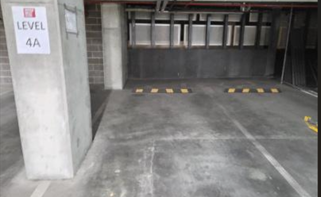 Parking Space in Melbourne CBD / walking distance to Southern cross station (2 mins)