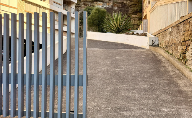 Secure parking space in Elizabeth Bay