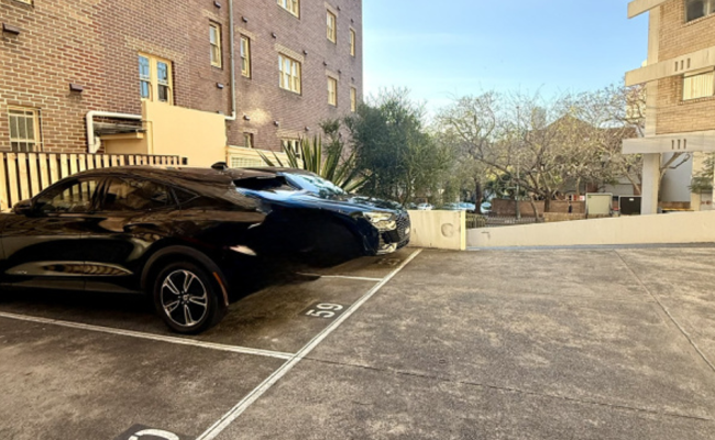 Secure parking space in Elizabeth Bay