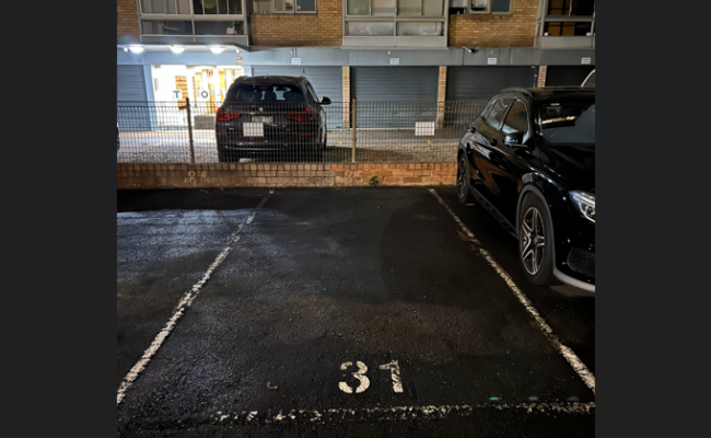 Elizabeth Bay - 24/7 Secure Parking just 5 Minute Walk to Kings Cross Station!