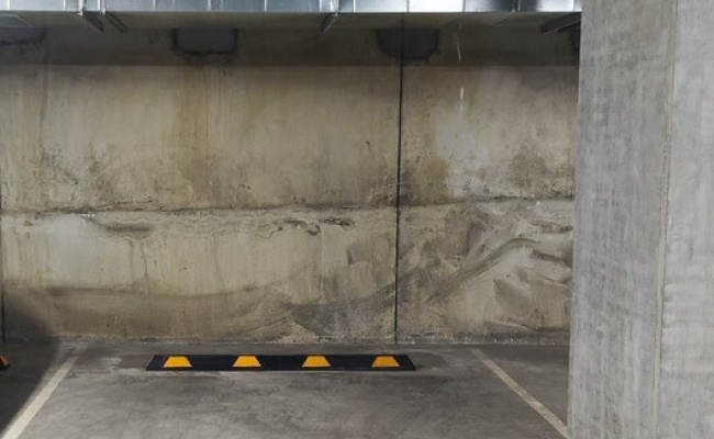 Great parking, right where you need it in West Melbourne!!