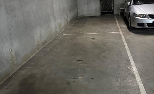 Great parking space near southern cross station