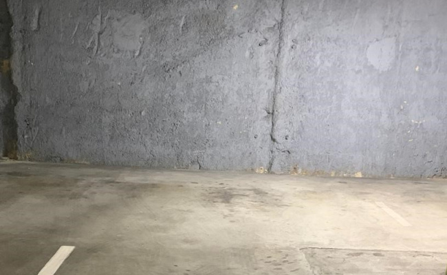 Secure parking space in St Georges Tce