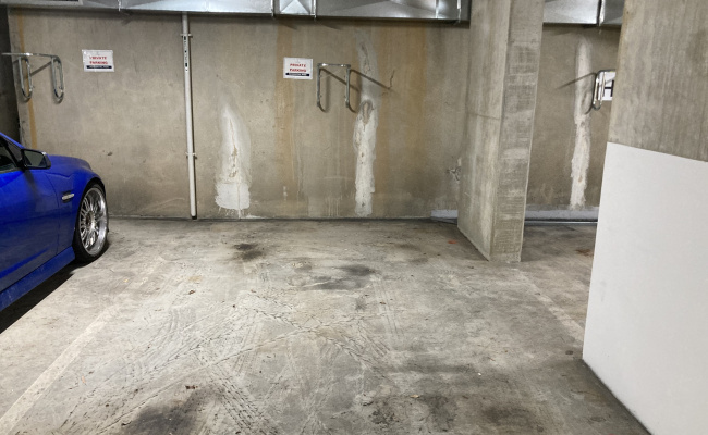 Secure parking space on Exhibition St