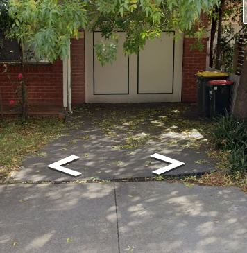 Ascot Vale - Great Driveway Parking Near Showgrounds Village