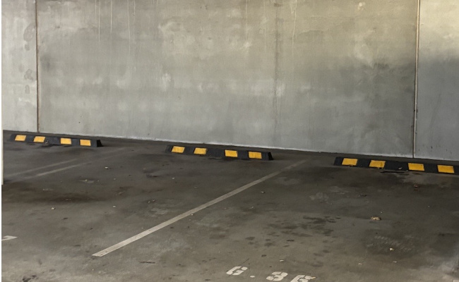 Unreserved Monthly Parking next to Sydney Airport 