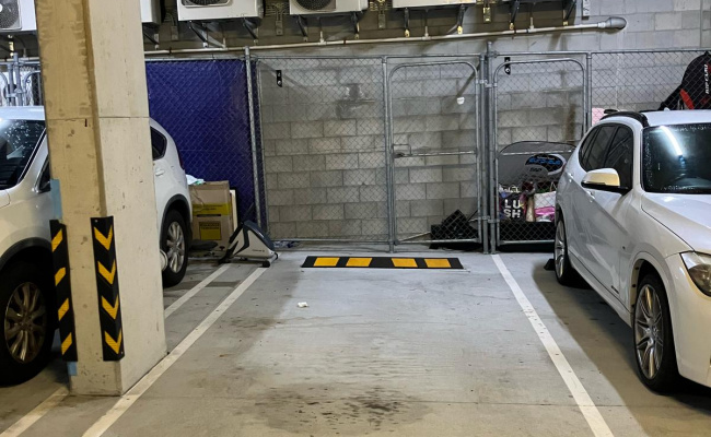 Secure and  cheap parking space with flexible payment options