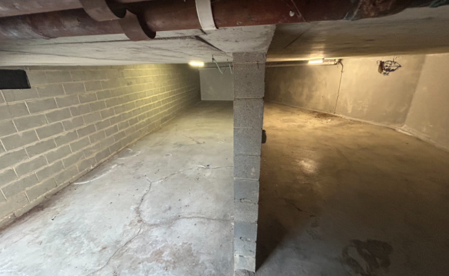 Locked tandem carpark plus huge large storage area in Herston, suit long term storage, approx 70m2!