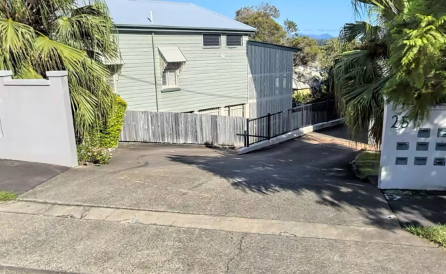 Locked tandem carpark plus huge large storage area in Herston, suit long term storage, approx 70m2!
