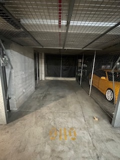 St Leonards - Secure Lock Up Garage 1 min to Train Station and 6 mins to RNSH