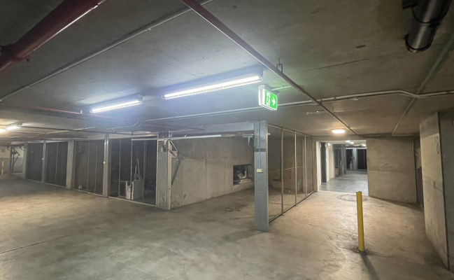 St Leonards - Secure Lock Up Garage 1 min to Train Station and 6 mins to RNSH