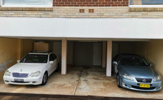 Wollstonecraft - Covered Car Parking close to Train Station