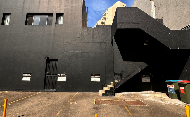 Manly CBD Parking - 1 Block from Beach!