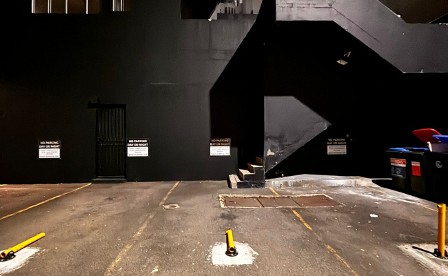 Manly CBD Parking - 1 Block from Beach!