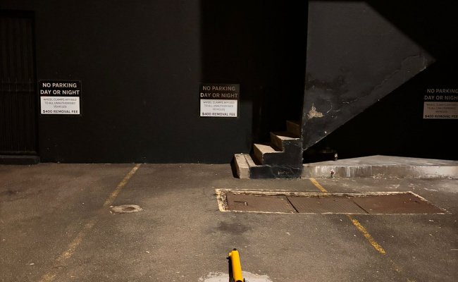 Manly CBD Parking - 1 Block from Beach!