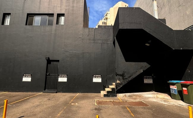 Manly CBD Parking - 1 Block from Beach!