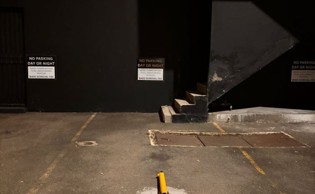 Manly CBD Parking - 1 Block from Beach!