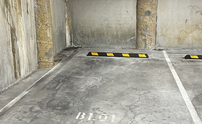 Undercover Parking space close to Jam Factory