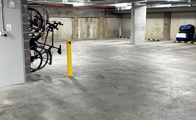 Undercover Parking space close to Jam Factory