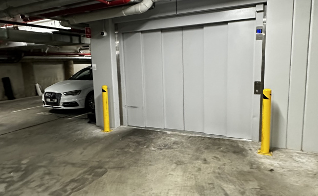 Undercover Parking space close to Jam Factory