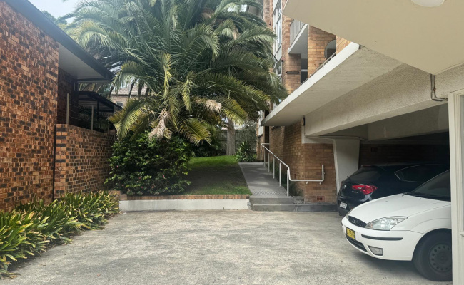 Covered parking space close to Bondi Beach