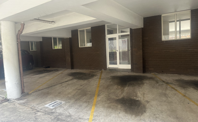 Parking space in Bondi 10 minutes walk away from beach