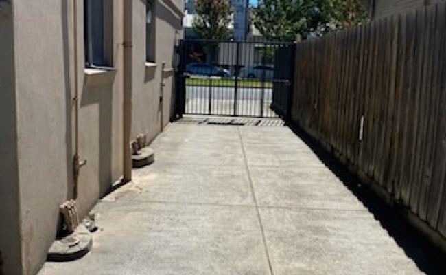 East Melbourne - Secure Outdoor Parking - WORK DAYS (6am-6pm)