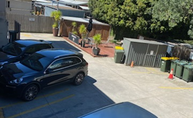 East Melbourne - Secure & Safe Outdoor Parking - WORK DAYS (6am-6pm)