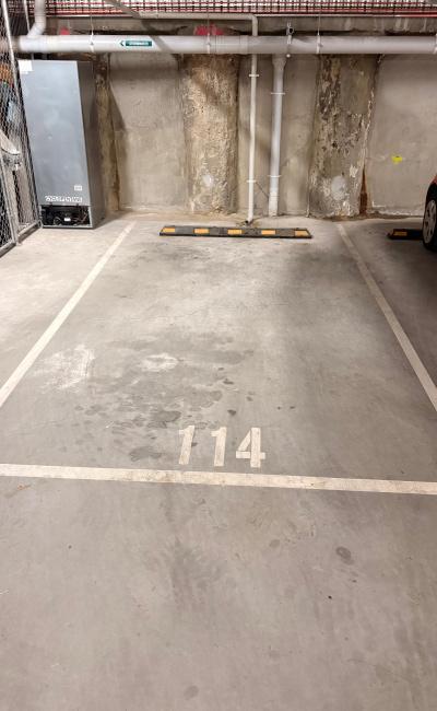 Secure parking space location in Collingwood