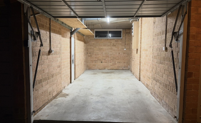7.3 m Lock-Up Garage in Freshwater