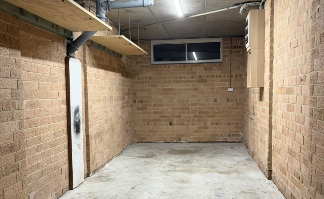 7.3 m Lock-Up Garage in Freshwater