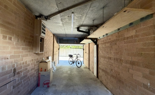 7.3 m Lock-Up Garage in Freshwater