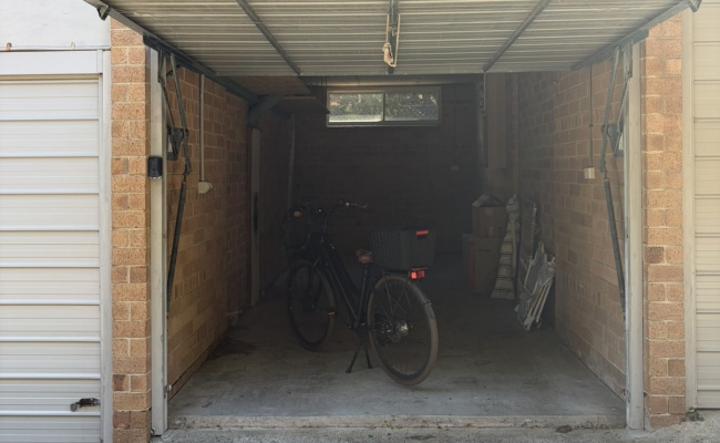 7.3 m Lock-Up Garage in Freshwater