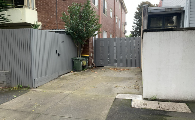 Big car space in central Richmond